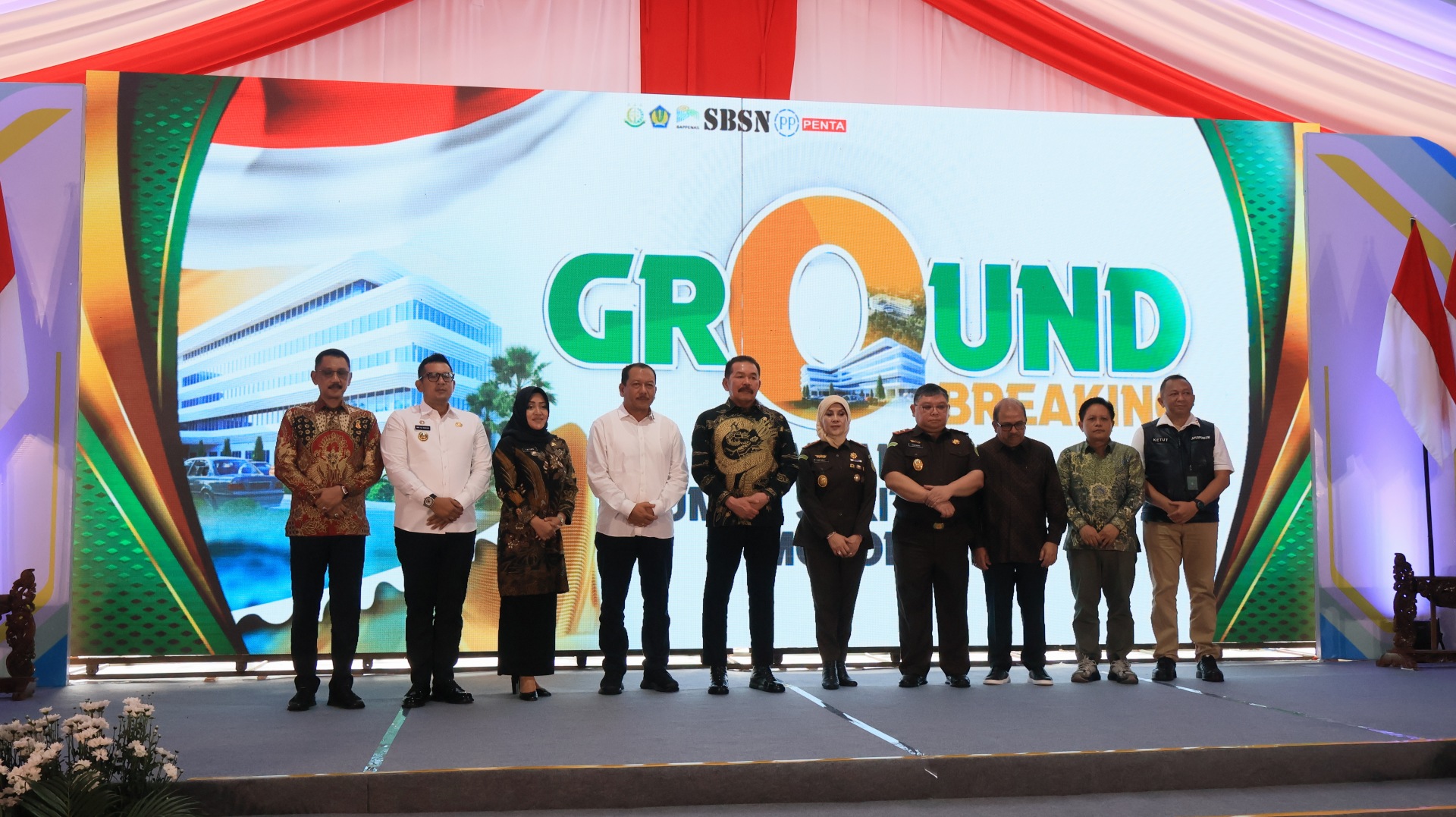 Foto bersama waktu Peresmian pembangunan RSU Adhyaksa Mojokerto