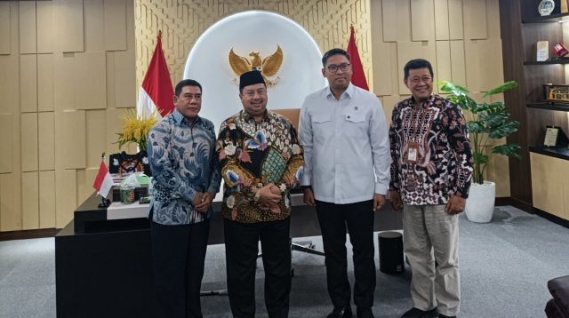 Bupati Jombang, H. Warsubi, saat audiensi dengan jajaran Kementerian Pertanian Republik Indonesia (Kementan RI),di Jakarta Selasa (24/6/2025).(Istimewa)